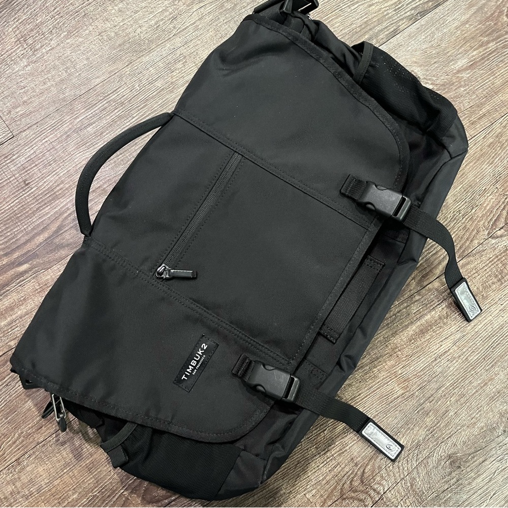 Timbuk2 Messenger Bag (Stuck in the Middle) TSA-friendly messenger bag